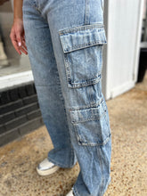 Load image into Gallery viewer, Lynx Cargo Crossover Jeans