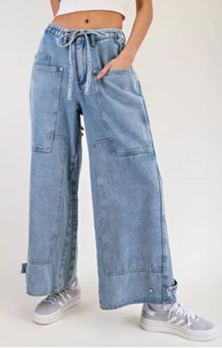 Wide Leg Belted Jeans
