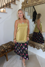 Load image into Gallery viewer, Black floral skirt