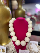 Load image into Gallery viewer, Chunky Beaded Necklace
