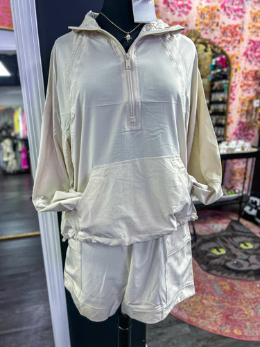 Running Errands Set Cream