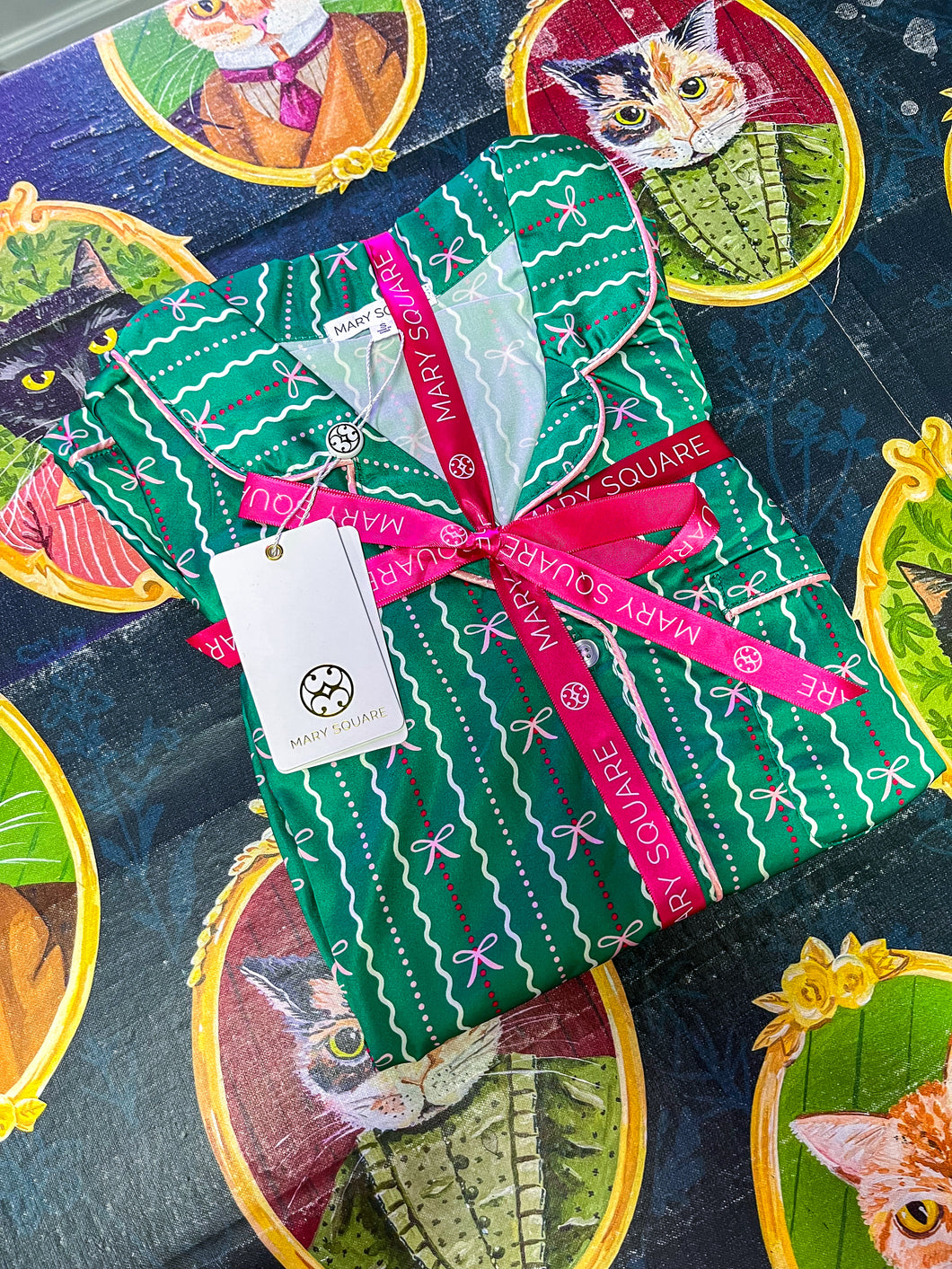 Mary Square In A Bow Pajama Pant Set