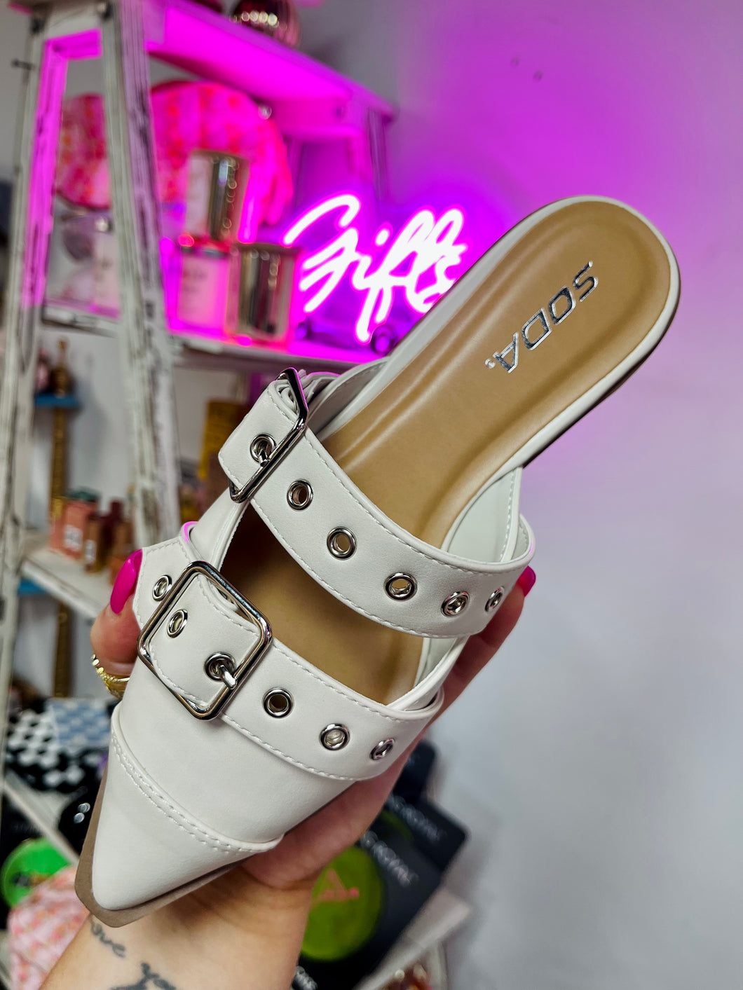 Bone Pointed Flats